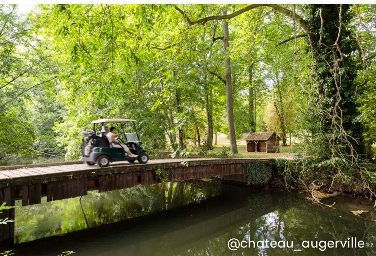 Chateau D'Augerville Golf & Spa Resort Exterior photo