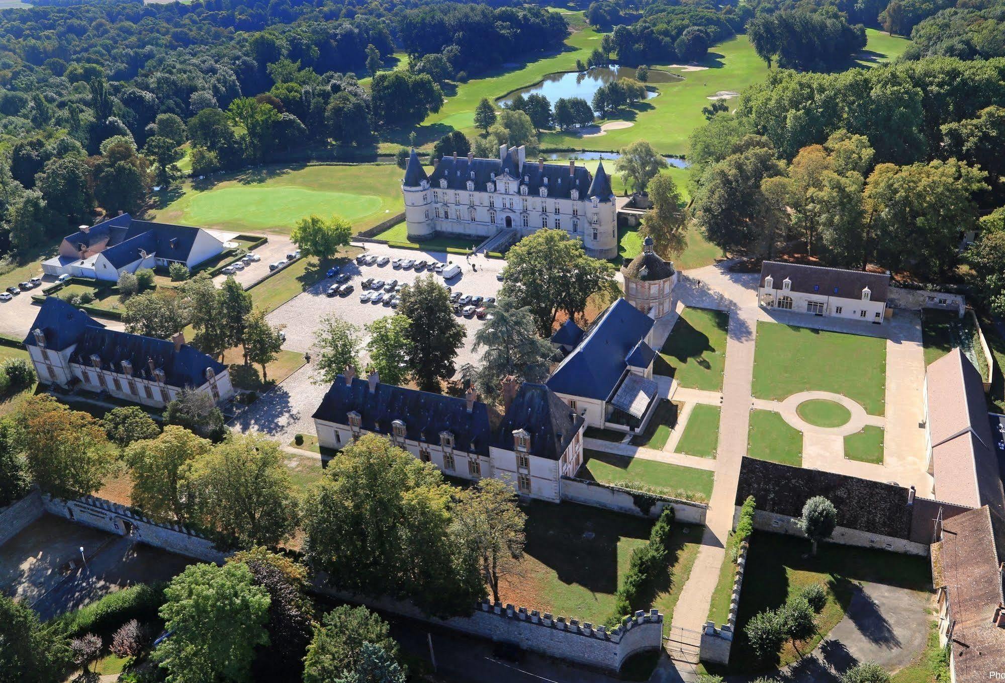 Chateau D'Augerville Golf & Spa Resort Exterior photo