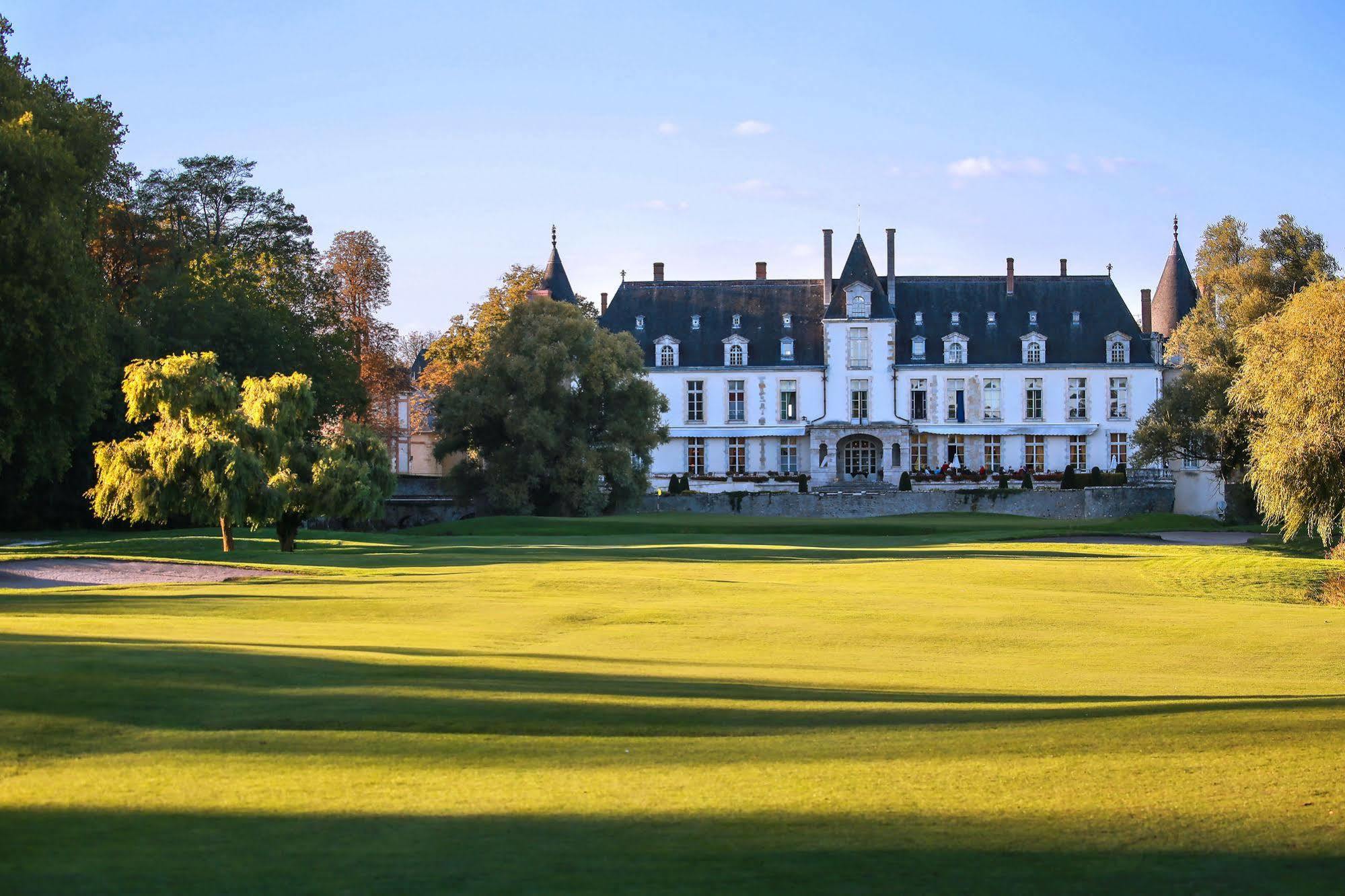 Chateau D'Augerville Golf & Spa Resort Exterior photo