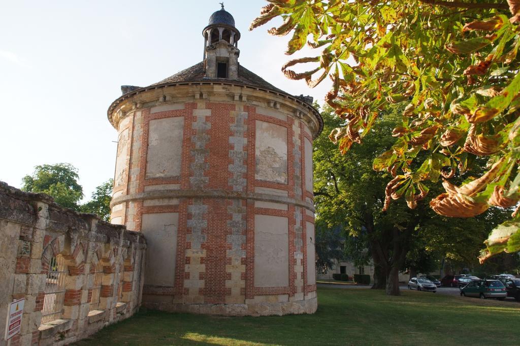 Chateau D'Augerville Golf & Spa Resort Exterior photo